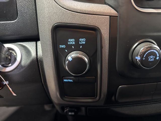 2014 Ram 1500 4WD Crew Cab 140.5" Express - 22997608 - 17