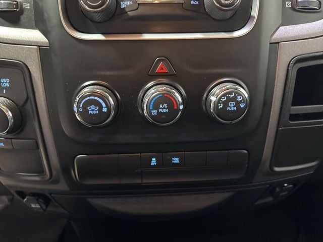 2014 Ram 1500 4WD Crew Cab 140.5" Express - 22997608 - 18