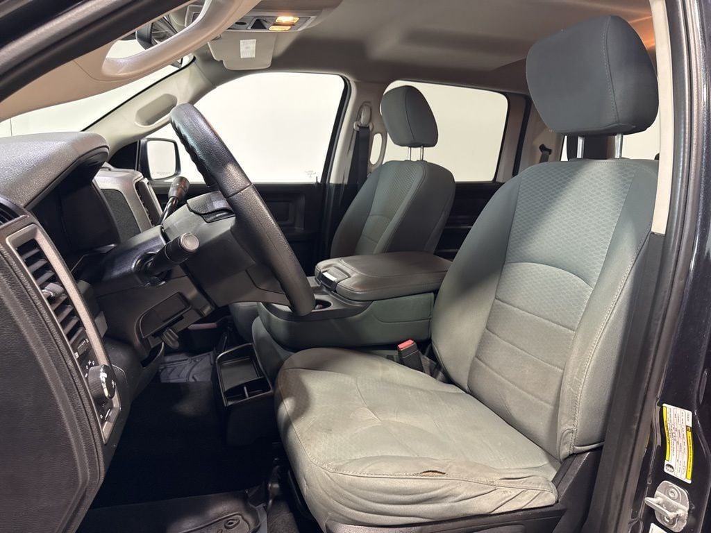 2014 Ram 1500 4WD Crew Cab 140.5" Express - 22997608 - 20