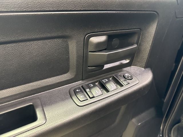 2014 Ram 1500 4WD Crew Cab 140.5" Express - 22997608 - 22