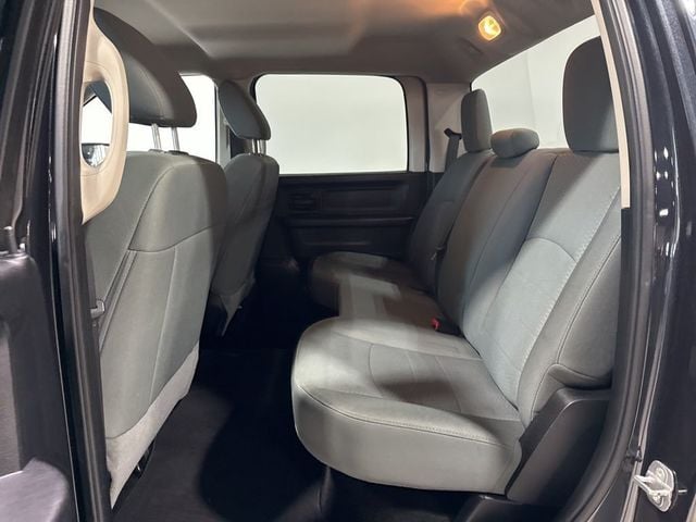 2014 Ram 1500 4WD Crew Cab 140.5" Express - 22997608 - 23