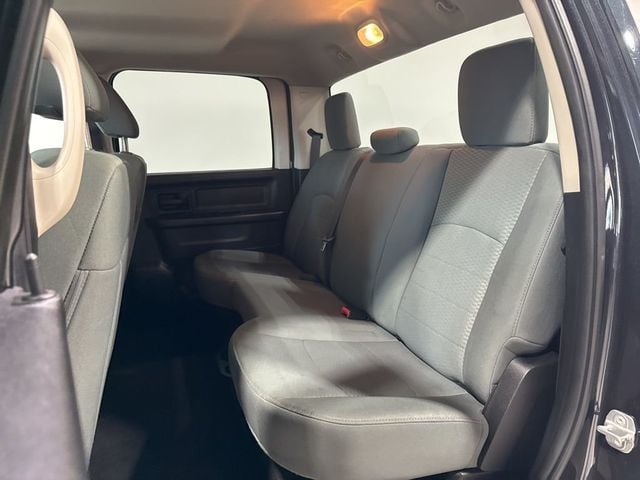 2014 Ram 1500 4WD Crew Cab 140.5" Express - 22997608 - 24