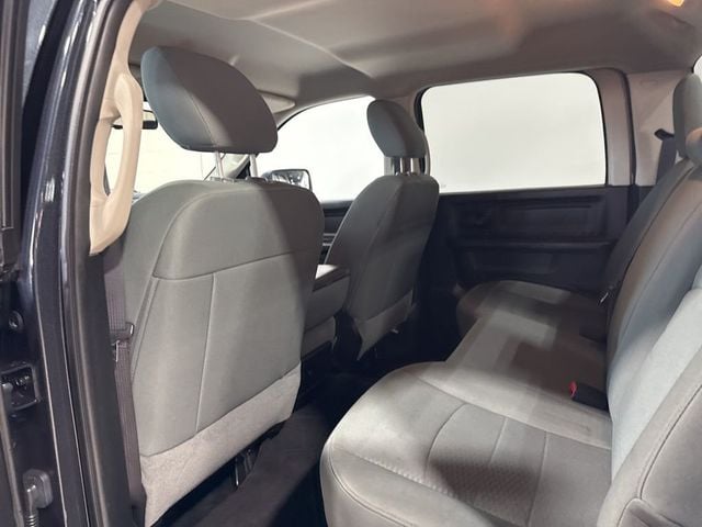 2014 Ram 1500 4WD Crew Cab 140.5" Express - 22997608 - 25