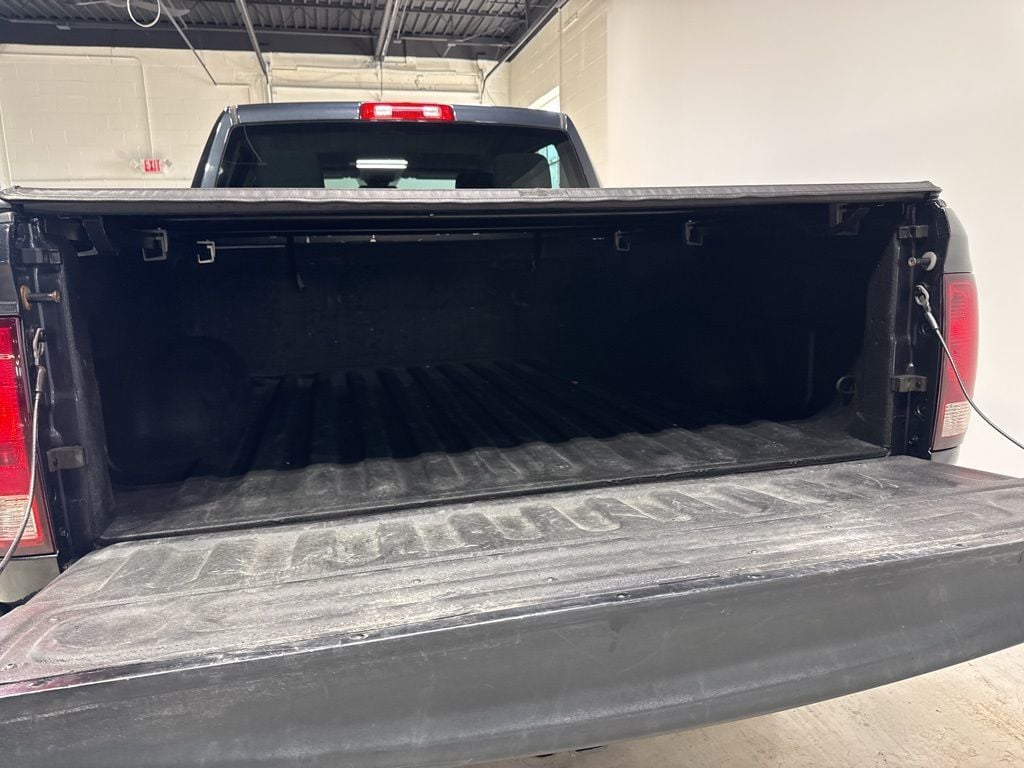 2014 Ram 1500 4WD Crew Cab 140.5" Express - 22997608 - 28