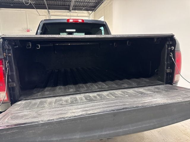 2014 Ram 1500 4WD Crew Cab 140.5" Express - 22997608 - 28