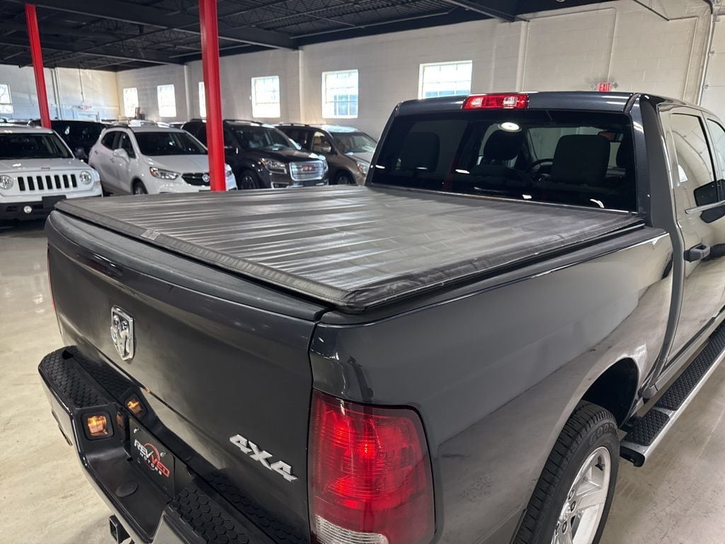 2014 Ram 1500 4WD Crew Cab 140.5" Express - 22997608 - 30