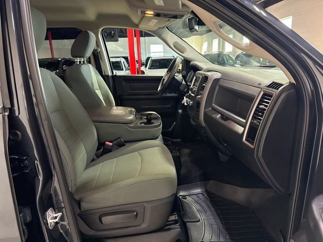 2014 Ram 1500 4WD Crew Cab 140.5" Express - 22997608 - 33