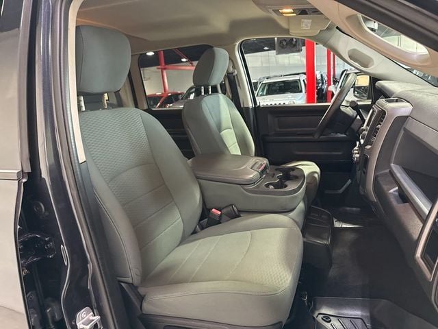 2014 Ram 1500 4WD Crew Cab 140.5" Express - 22997608 - 34
