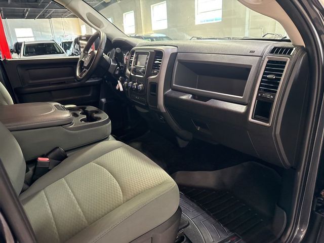 2014 Ram 1500 4WD Crew Cab 140.5" Express - 22997608 - 35