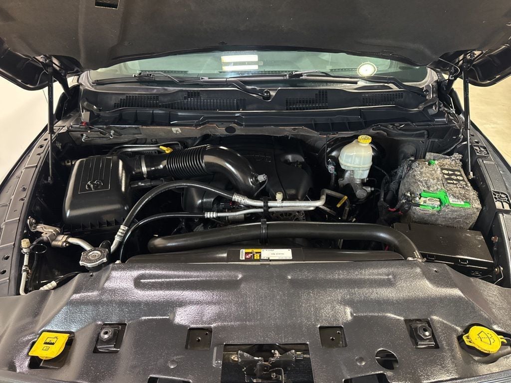 2014 Ram 1500 4WD Crew Cab 140.5" Express - 22997608 - 37