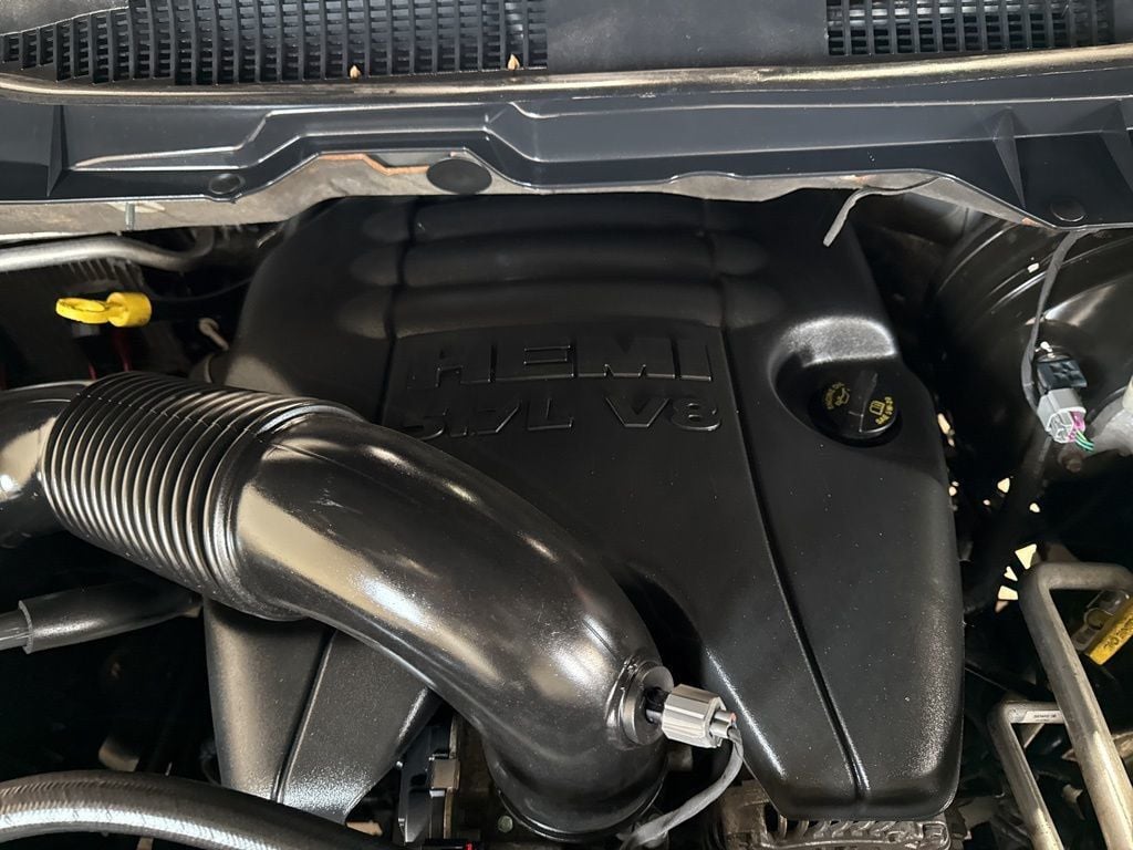 2014 Ram 1500 4WD Crew Cab 140.5" Express - 22997608 - 38