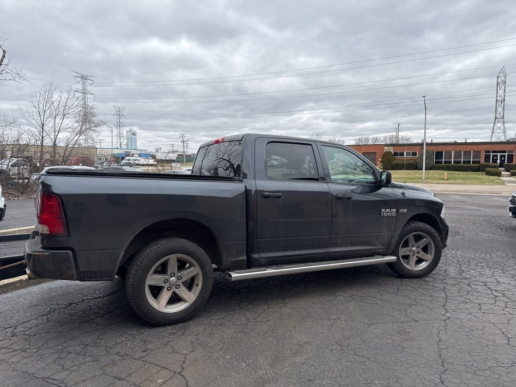 2014 Ram 1500 4WD Crew Cab 140.5" Express - 22997608 - 5