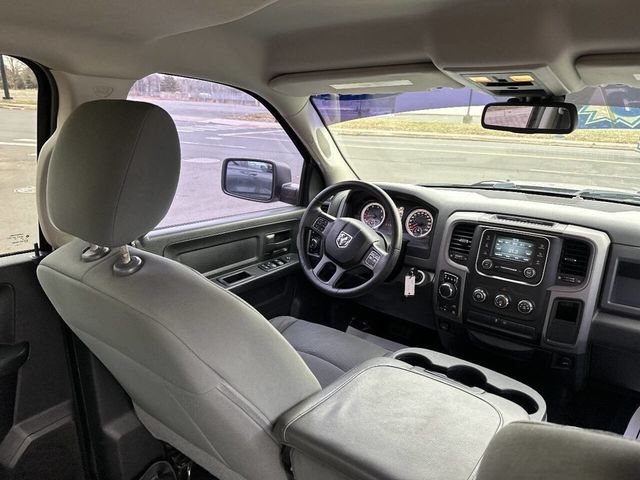 2014 Ram 1500 4WD Crew Cab 140.5" Express - 22958098 - 10