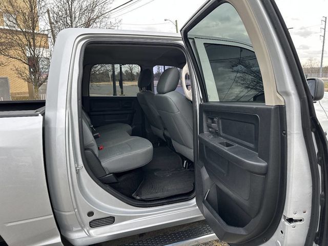 2014 Ram 1500 4WD Crew Cab 140.5" Express - 22958098 - 11