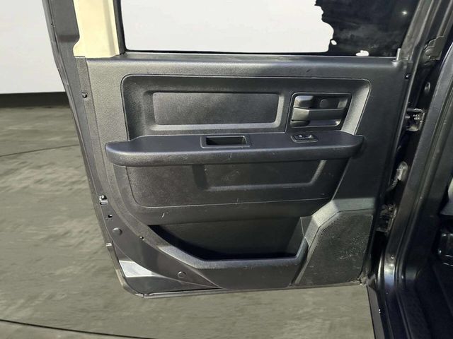 2014 Ram 1500 4WD Crew Cab 140.5" Express - 22971122 - 10