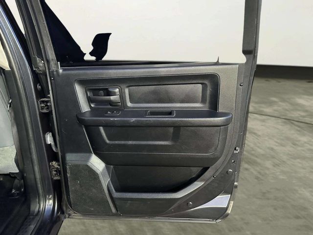 2014 Ram 1500 4WD Crew Cab 140.5" Express - 22971122 - 14