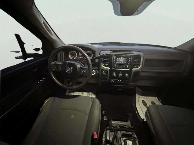 2014 Ram 1500 4WD Crew Cab 140.5" Express - 22971122 - 17