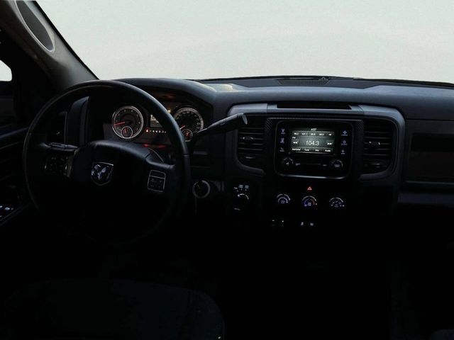 2014 Ram 1500 4WD Crew Cab 140.5" Express - 22971122 - 27