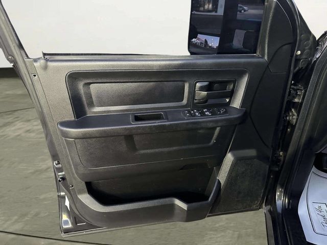 2014 Ram 1500 4WD Crew Cab 140.5" Express - 22971122 - 8