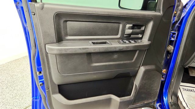 2014 Ram 1500 4WD Crew Cab 140.5" Express - 23055633 - 9