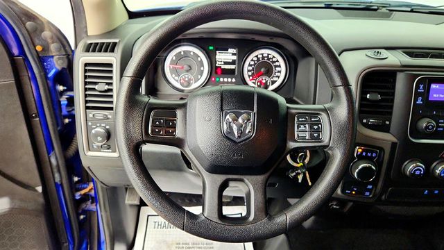 2014 Ram 1500 4WD Crew Cab 140.5" Express - 23055633 - 11