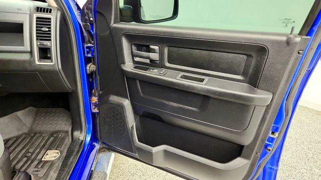 2014 Ram 1500 4WD Crew Cab 140.5" Express - 23055633 - 23