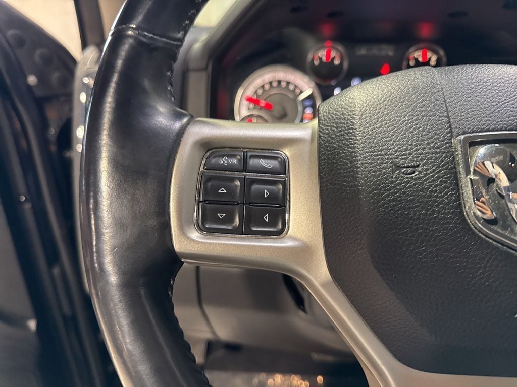 2014 Ram 1500 4WD Crew Cab 140.5" Laramie - 23022283 - 16