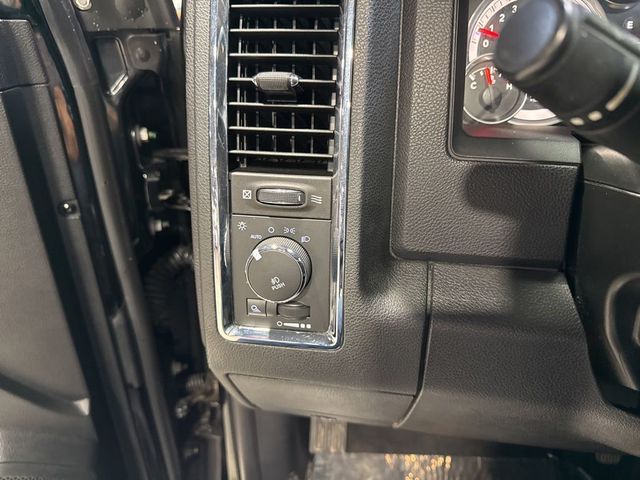 2014 Ram 1500 4WD Crew Cab 140.5" Laramie - 23022283 - 17