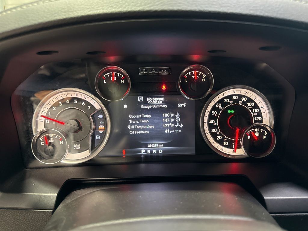 2014 Ram 1500 4WD Crew Cab 140.5" Laramie - 23022283 - 18