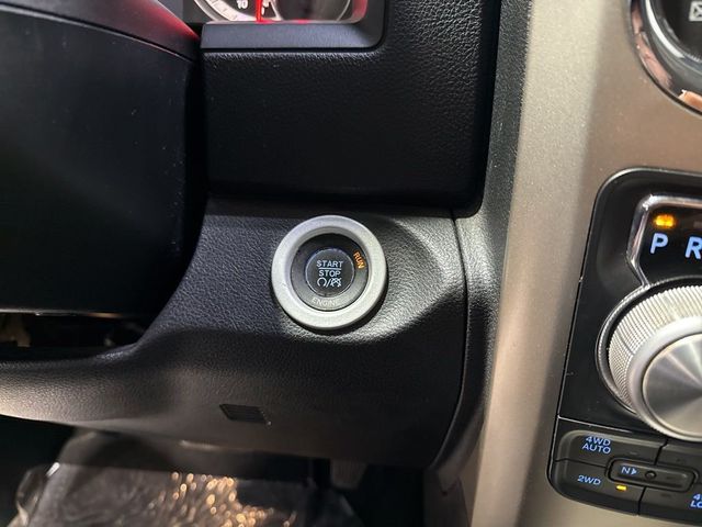 2014 Ram 1500 4WD Crew Cab 140.5" Laramie - 23022283 - 19