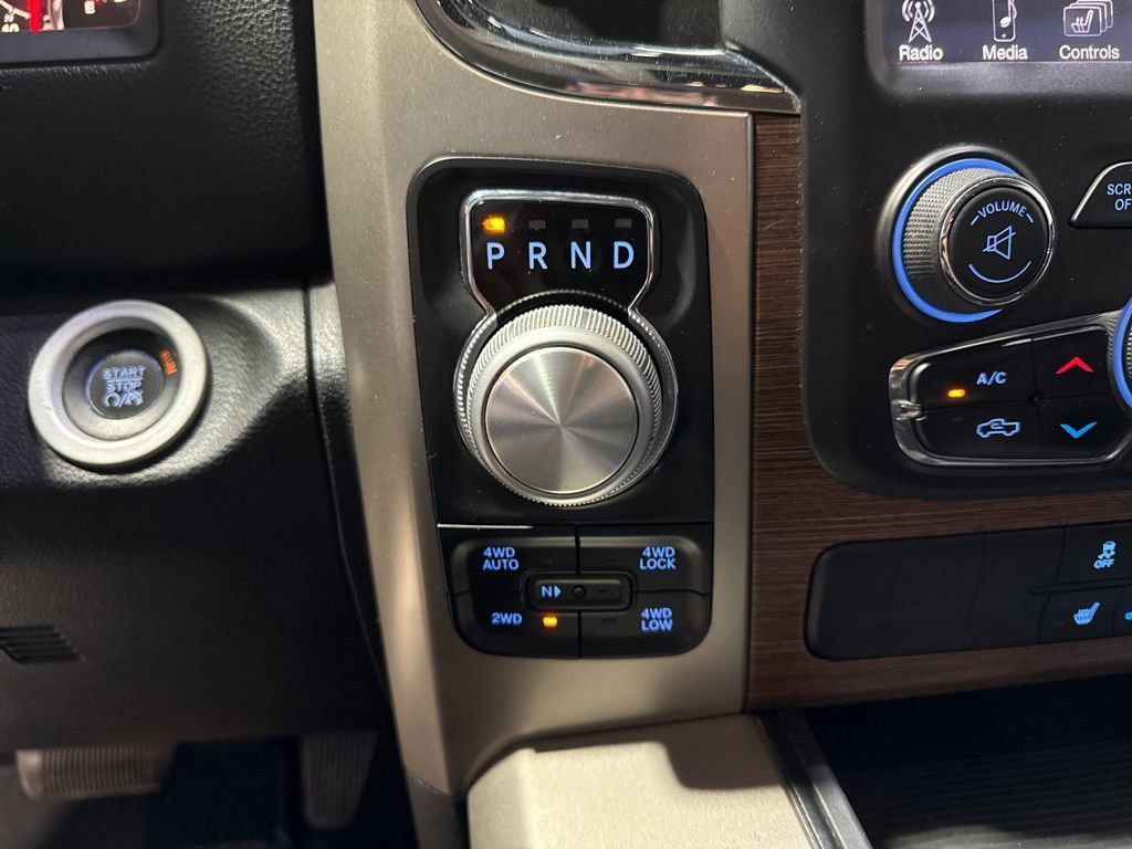2014 Ram 1500 4WD Crew Cab 140.5" Laramie - 23022283 - 26