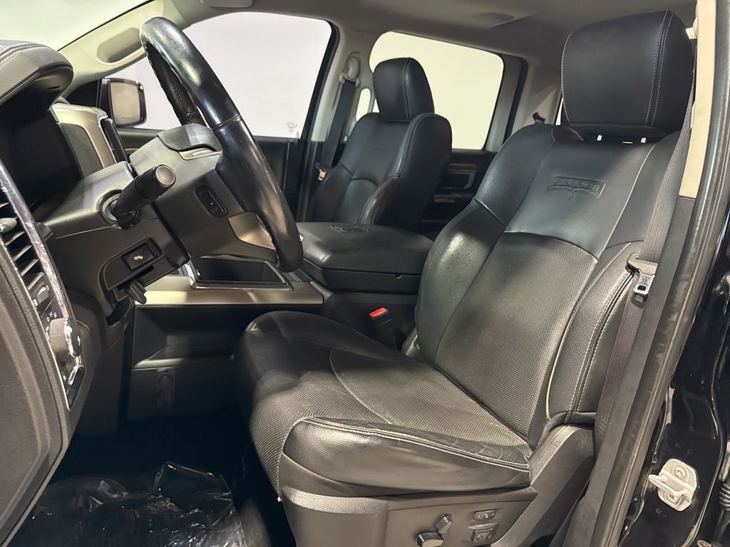 2014 Ram 1500 4WD Crew Cab 140.5" Laramie - 23022283 - 31