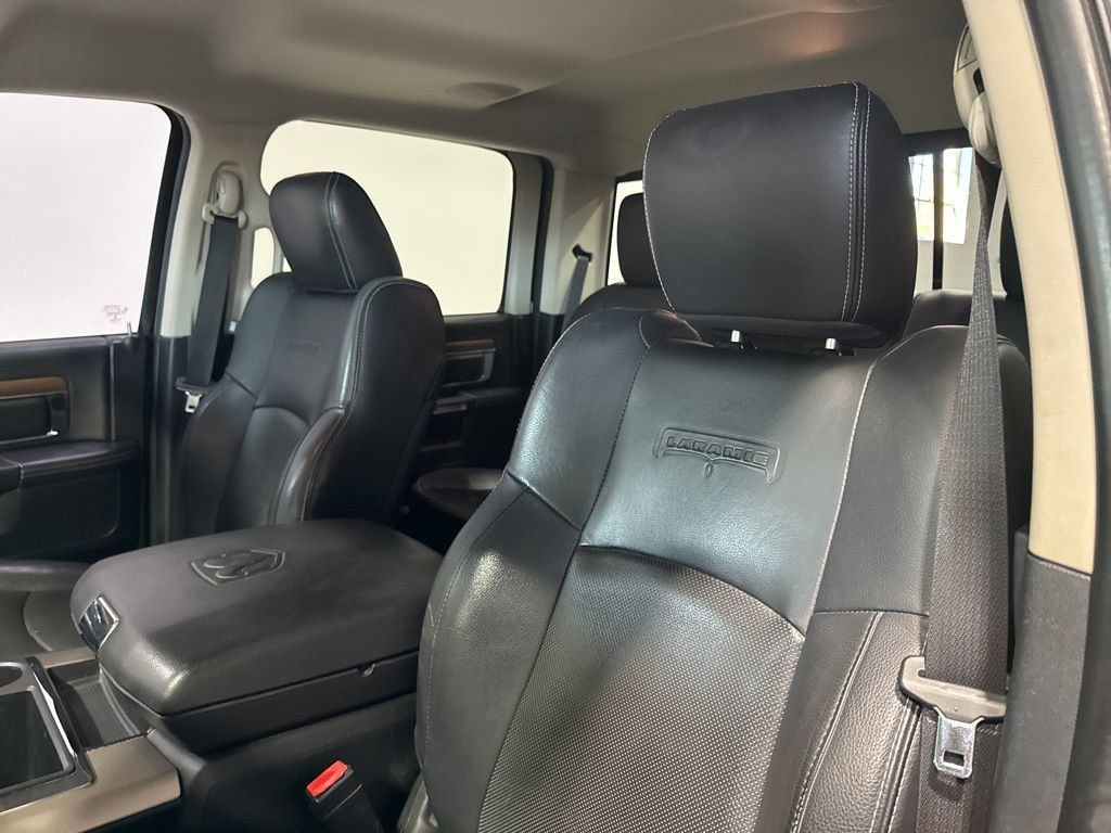 2014 Ram 1500 4WD Crew Cab 140.5" Laramie - 23022283 - 33