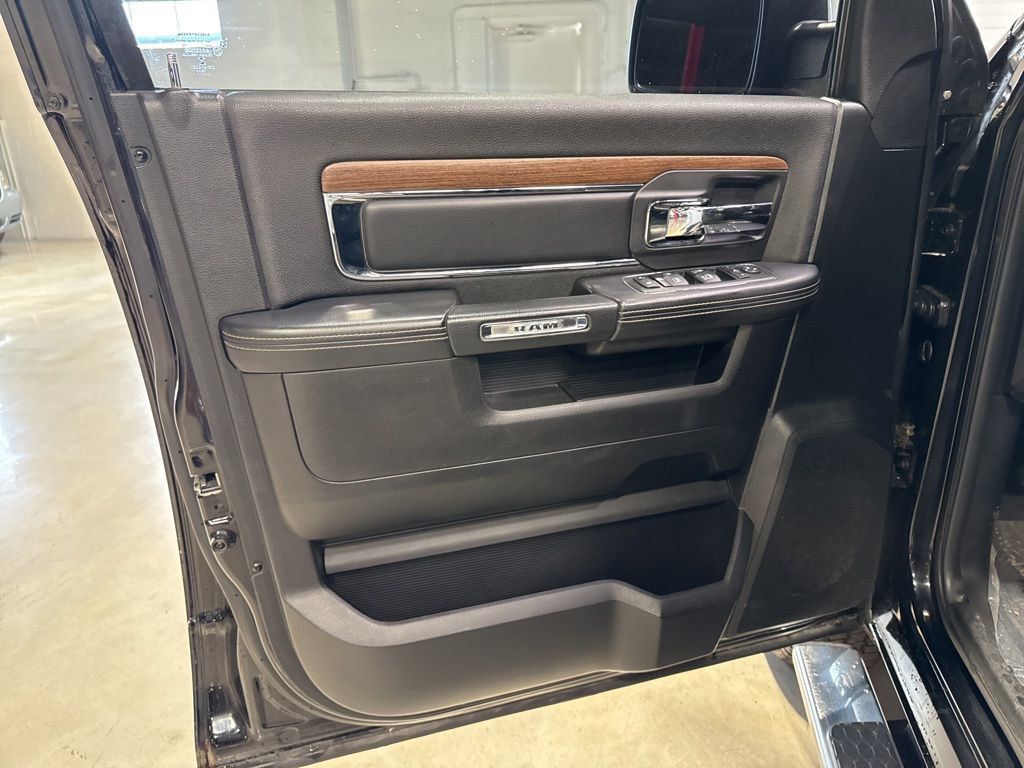 2014 Ram 1500 4WD Crew Cab 140.5" Laramie - 23022283 - 35