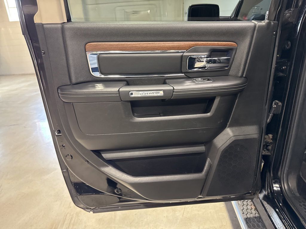 2014 Ram 1500 4WD Crew Cab 140.5" Laramie - 23022283 - 40