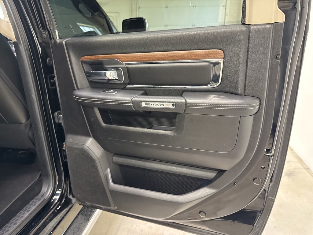 2014 Ram 1500 4WD Crew Cab 140.5" Laramie - 23022283 - 49