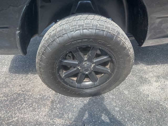 2014 Ram 1500 4WD Crew Cab 140.5" SLT - 23023768 - 18