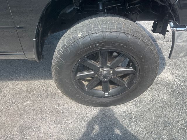 2014 Ram 1500 4WD Crew Cab 140.5" SLT - 23023768 - 19