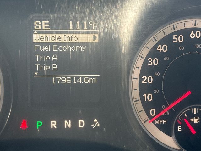 2014 Ram 1500 4WD Crew Cab 140.5" SLT - 23023768 - 8