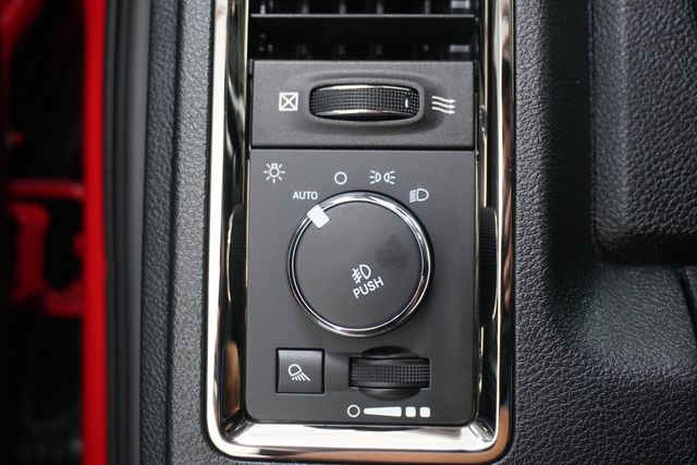 2014 Ram 1500 4WD Crew Cab 140.5" Sport - 23000873 - 22