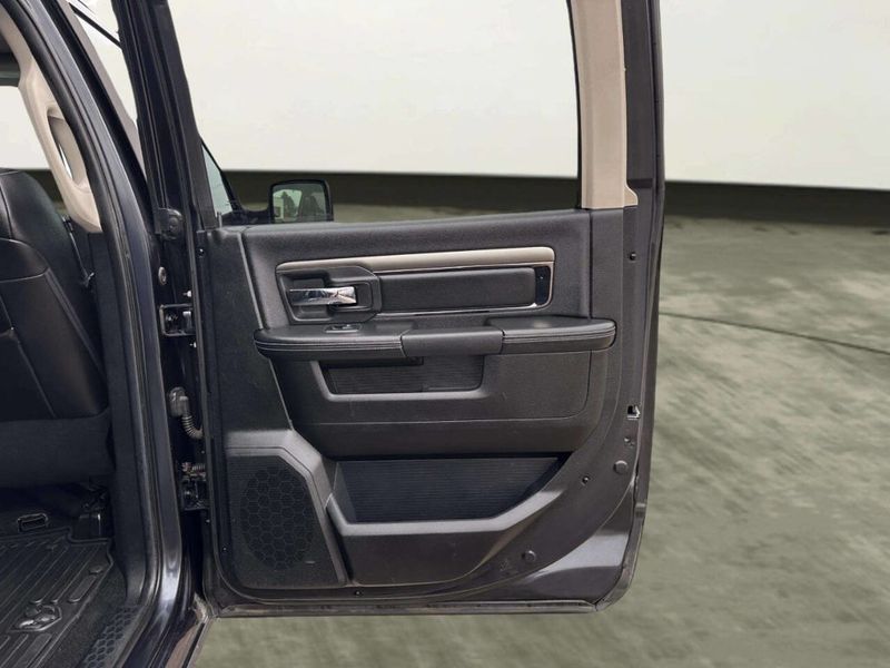 2014 Ram 1500 4WD Crew Cab 140.5" Sport - 22997389 - 14