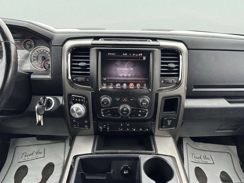 2014 Ram 1500 4WD Crew Cab 140.5" Sport - 22997389 - 17