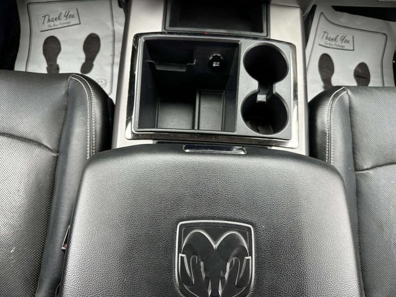 2014 Ram 1500 4WD Crew Cab 140.5" Sport - 22997389 - 18