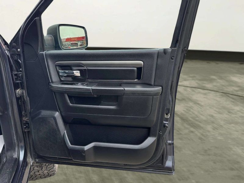 2014 Ram 1500 4WD Crew Cab 140.5" Sport - 22997389 - 21