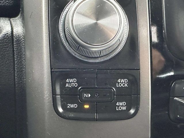 2014 Ram 1500 4WD Crew Cab 140.5" Sport - 22997389 - 28