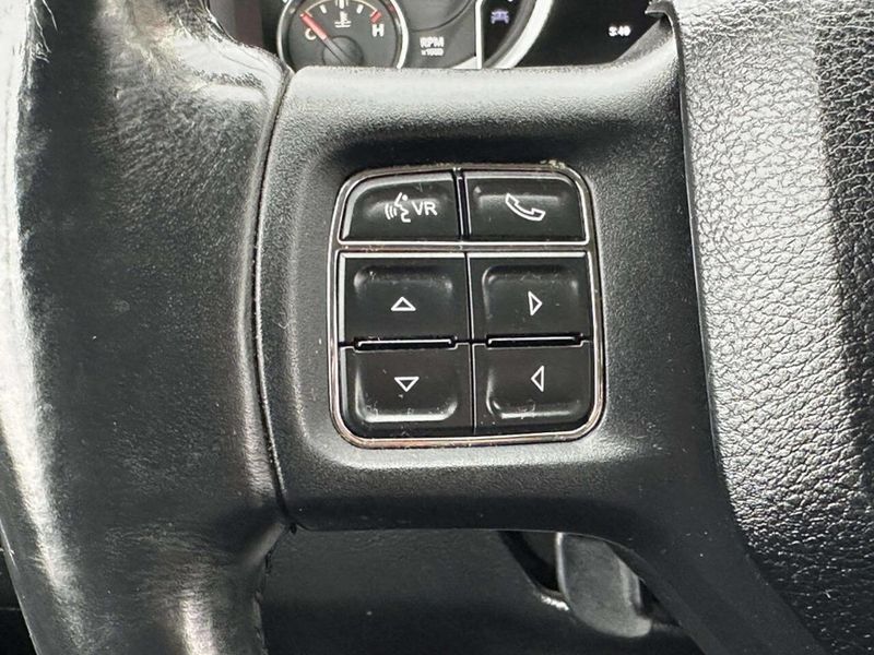 2014 Ram 1500 4WD Crew Cab 140.5" Sport - 22997389 - 30