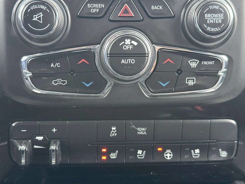 2014 Ram 1500 4WD Crew Cab 140.5" Sport - 22997389 - 32