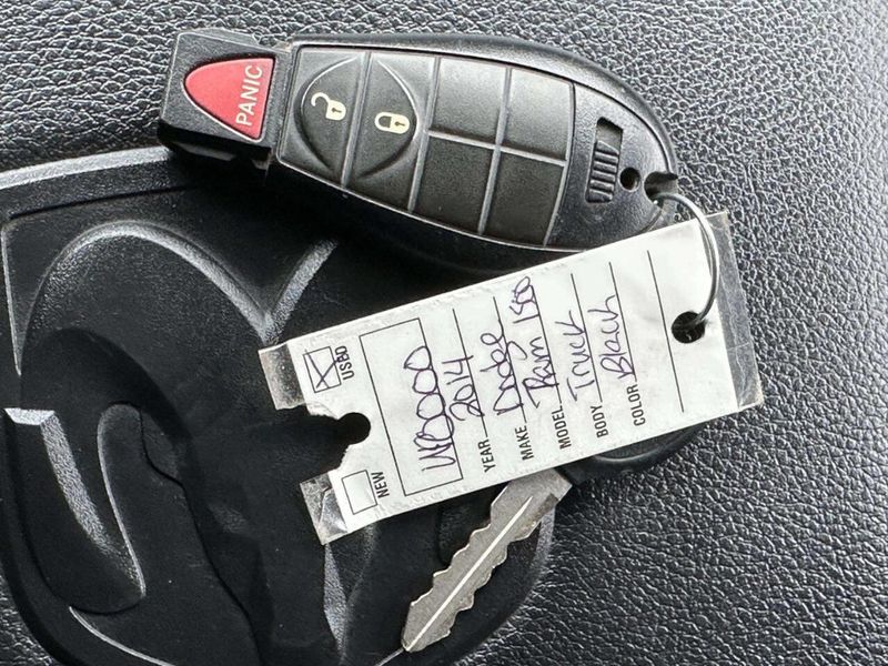 2014 Ram 1500 4WD Crew Cab 140.5" Sport - 22997389 - 33