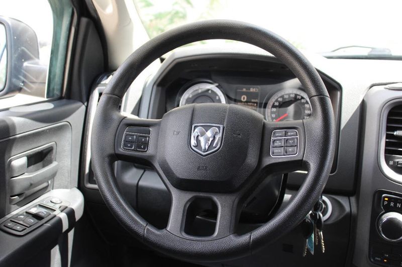 2014 Ram 1500 4WD Crew Cab 140.5" Tradesman - 22906847 - 22