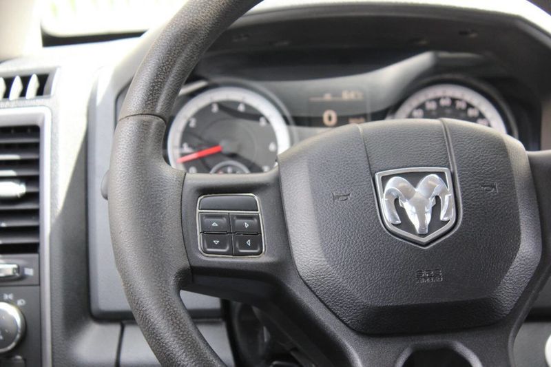 2014 Ram 1500 4WD Crew Cab 140.5" Tradesman - 22906847 - 23